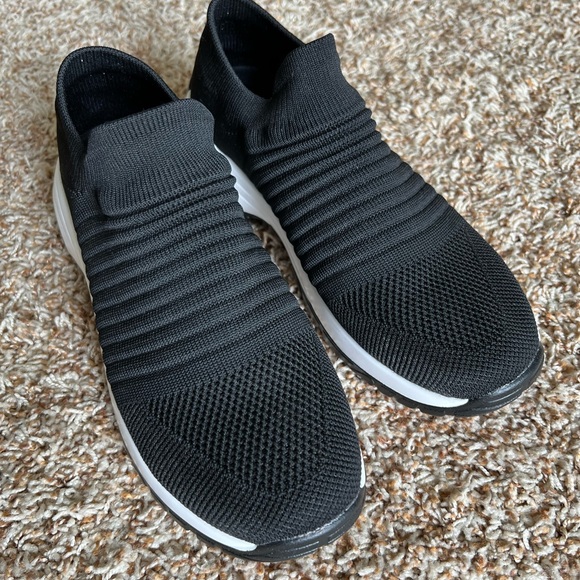 Perfect Walking Slip On Tennis Shoe - Picture 5 of 7